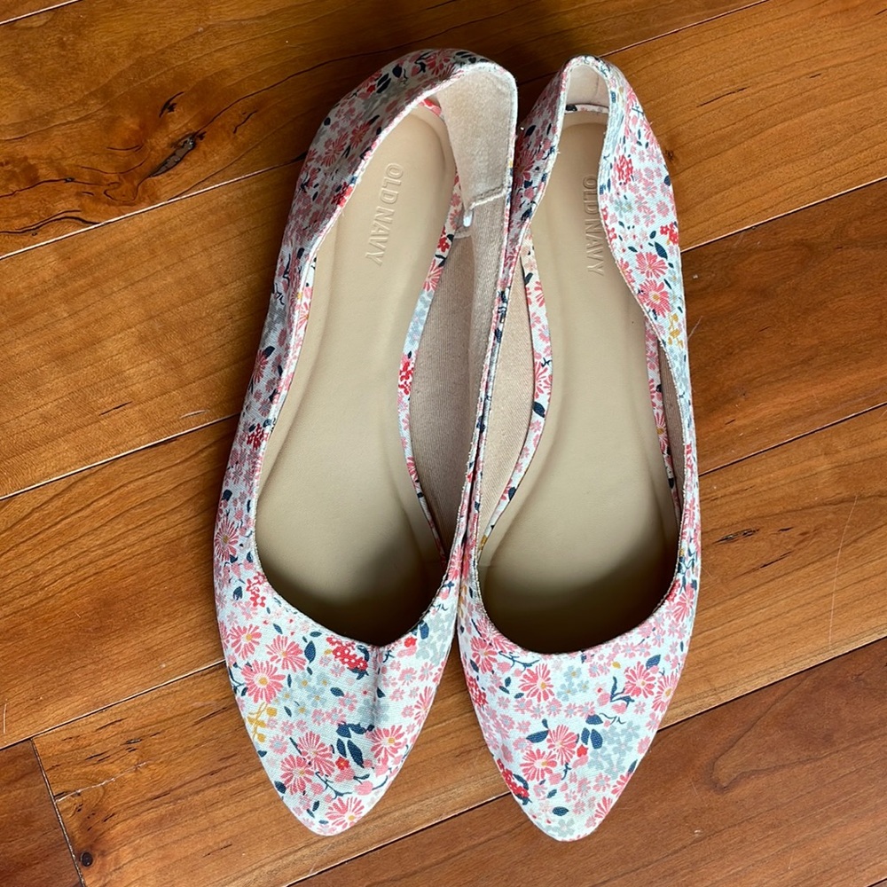 Floral Old Navy flats size 9